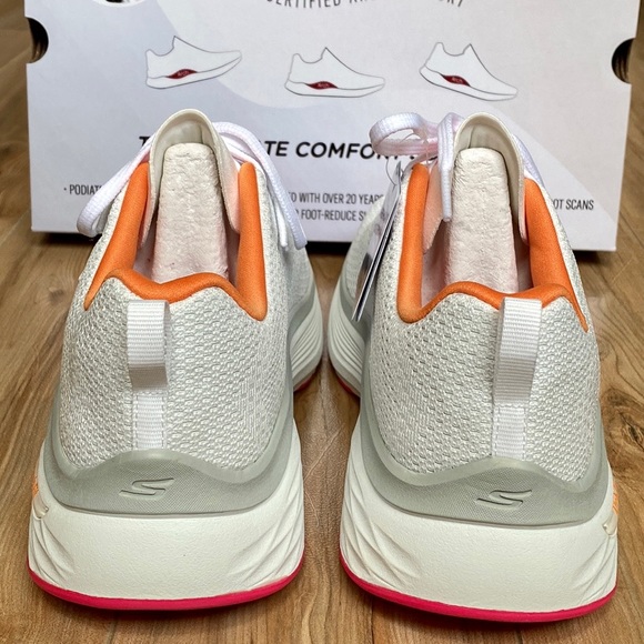 ‼️Last 1‼️Skechers Women's Max Cushioning Arch Fit Walking Sneakers - Picture 9 of 15
